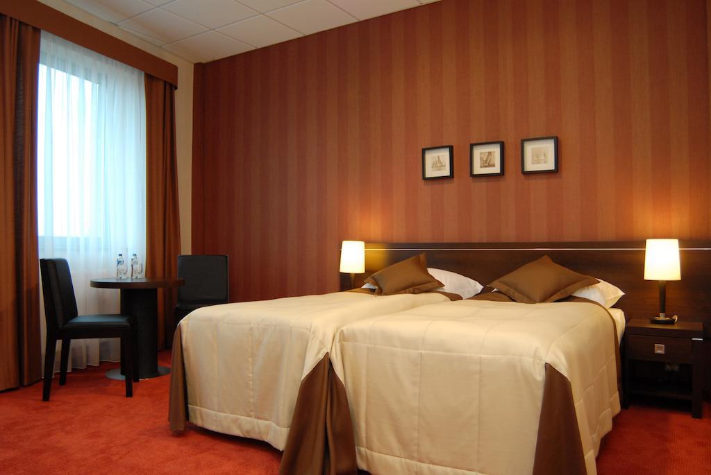 Hotel Pik ميكولو الغرفة الصورة